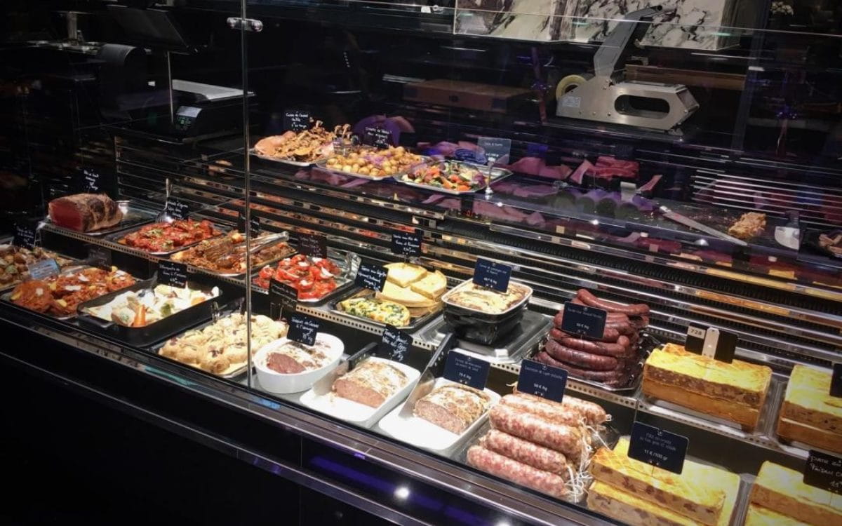 Vitrine réfrigérée chez la Boucherie Metzger réalisée par YD à Neuilly