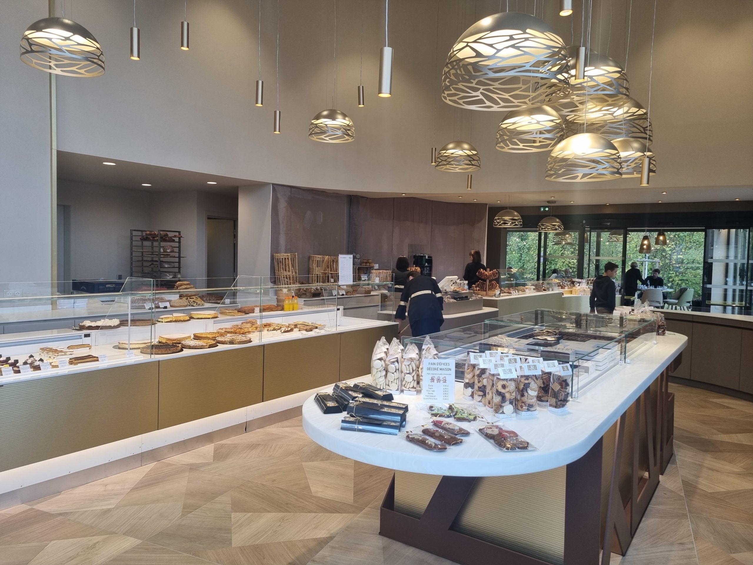 Vitrine réfrigérée de la patisserie Klugesherz réalisée par YD