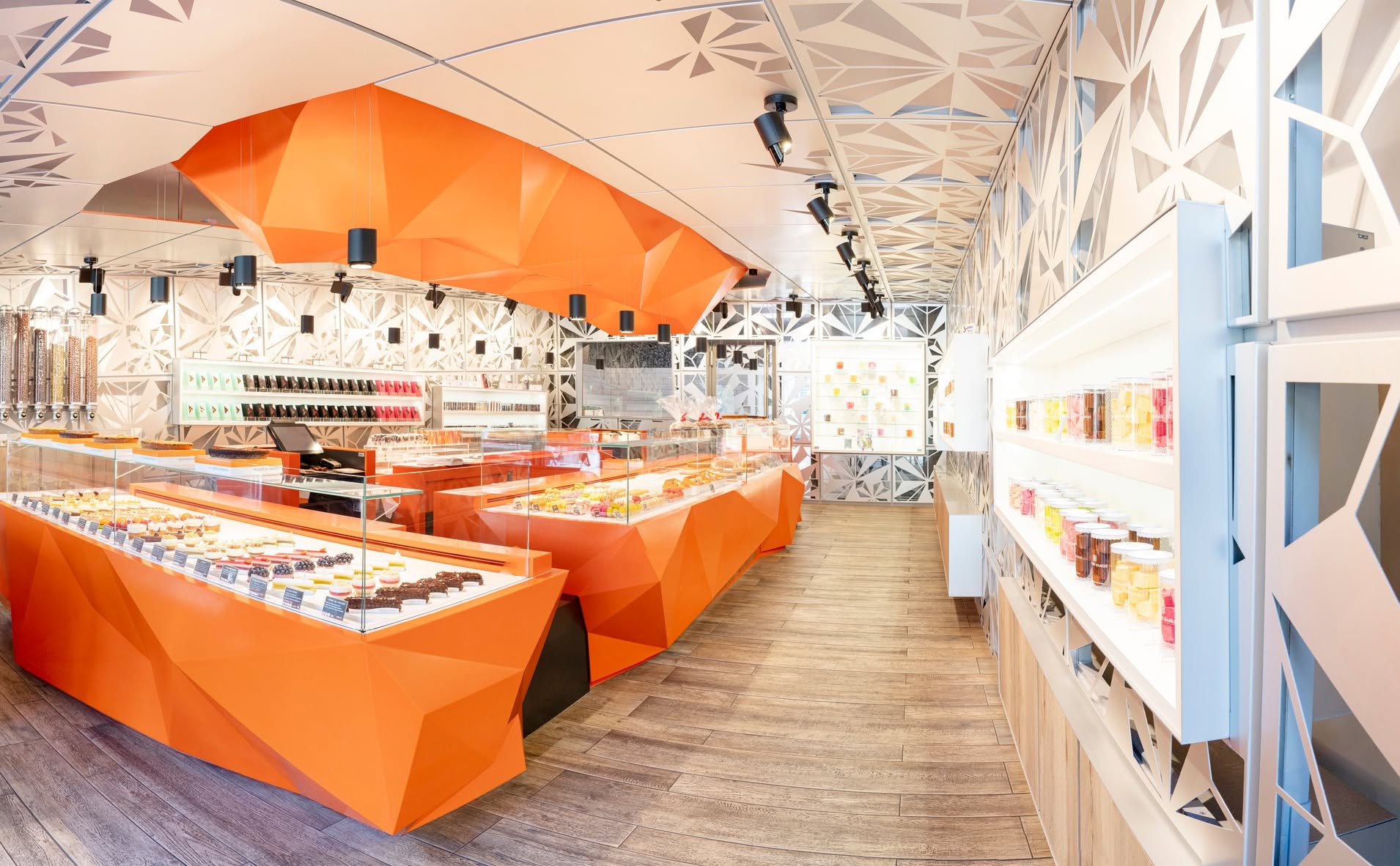 Vitrine réfrigérée de la chocolaterie Thierry Bamas par YD