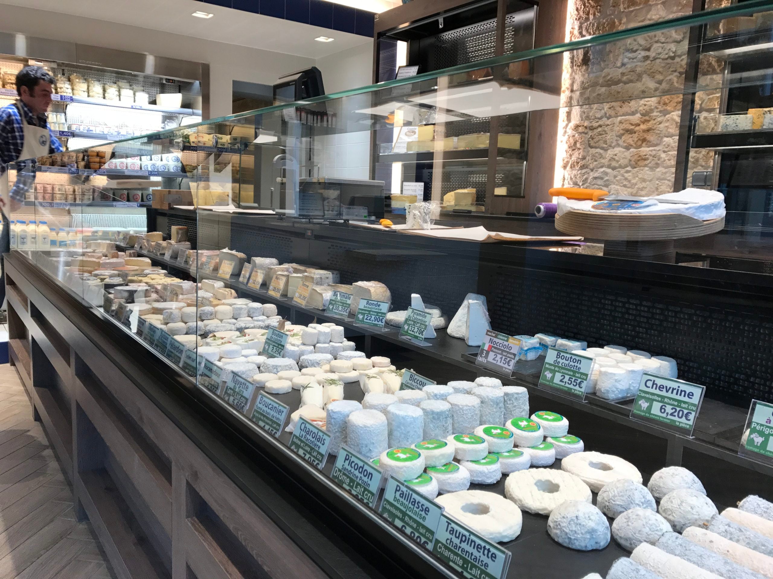 Exemple de vitrine réfrigérée Fromagerie Le Gone réalisée par YD