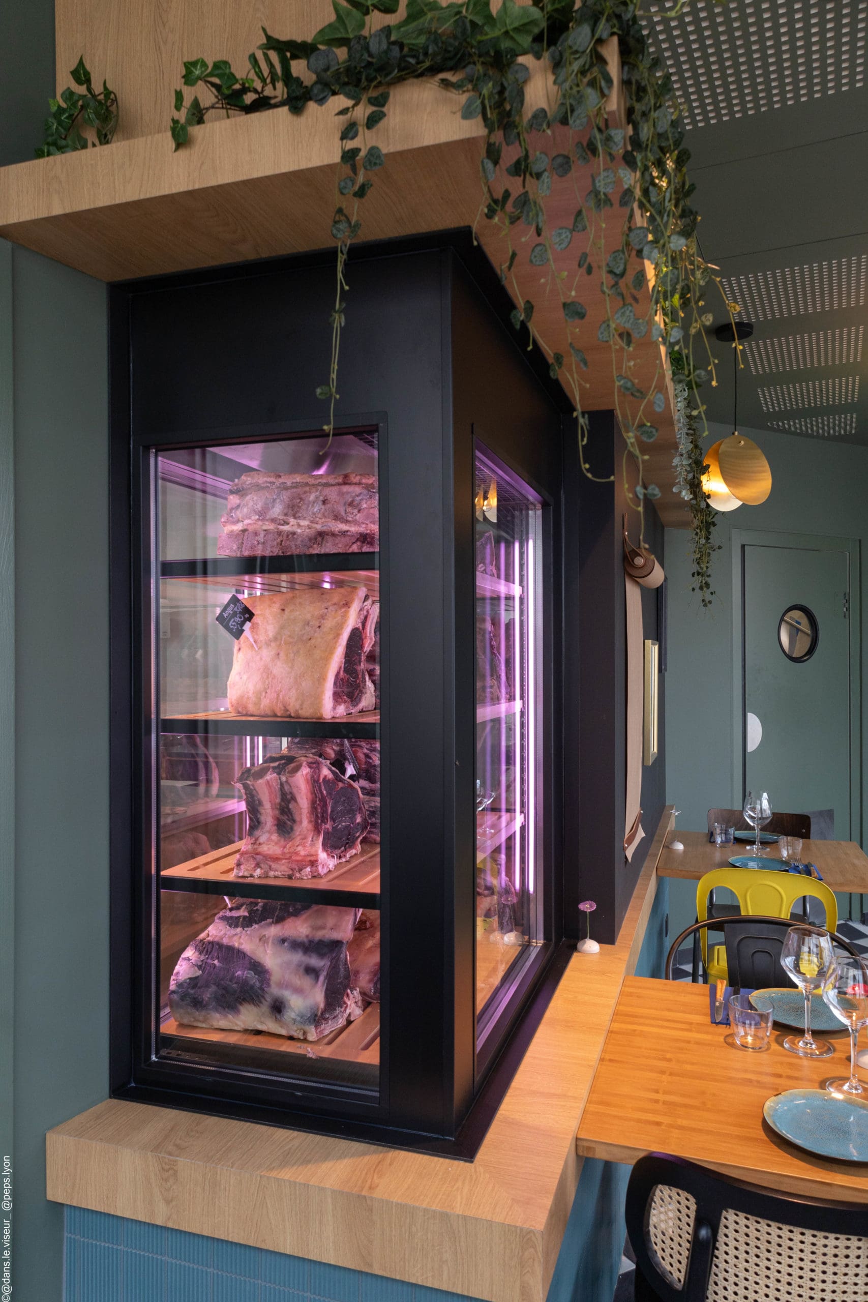 Vitrine réfrigérée chez Boucherie Maduli à Nantua