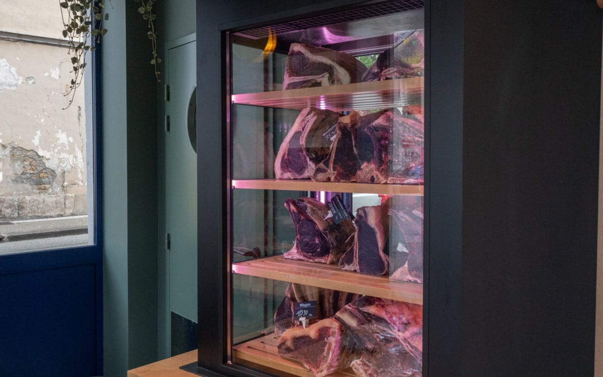 Vitrine réfrigérée chez Boucherie Maduli par YD