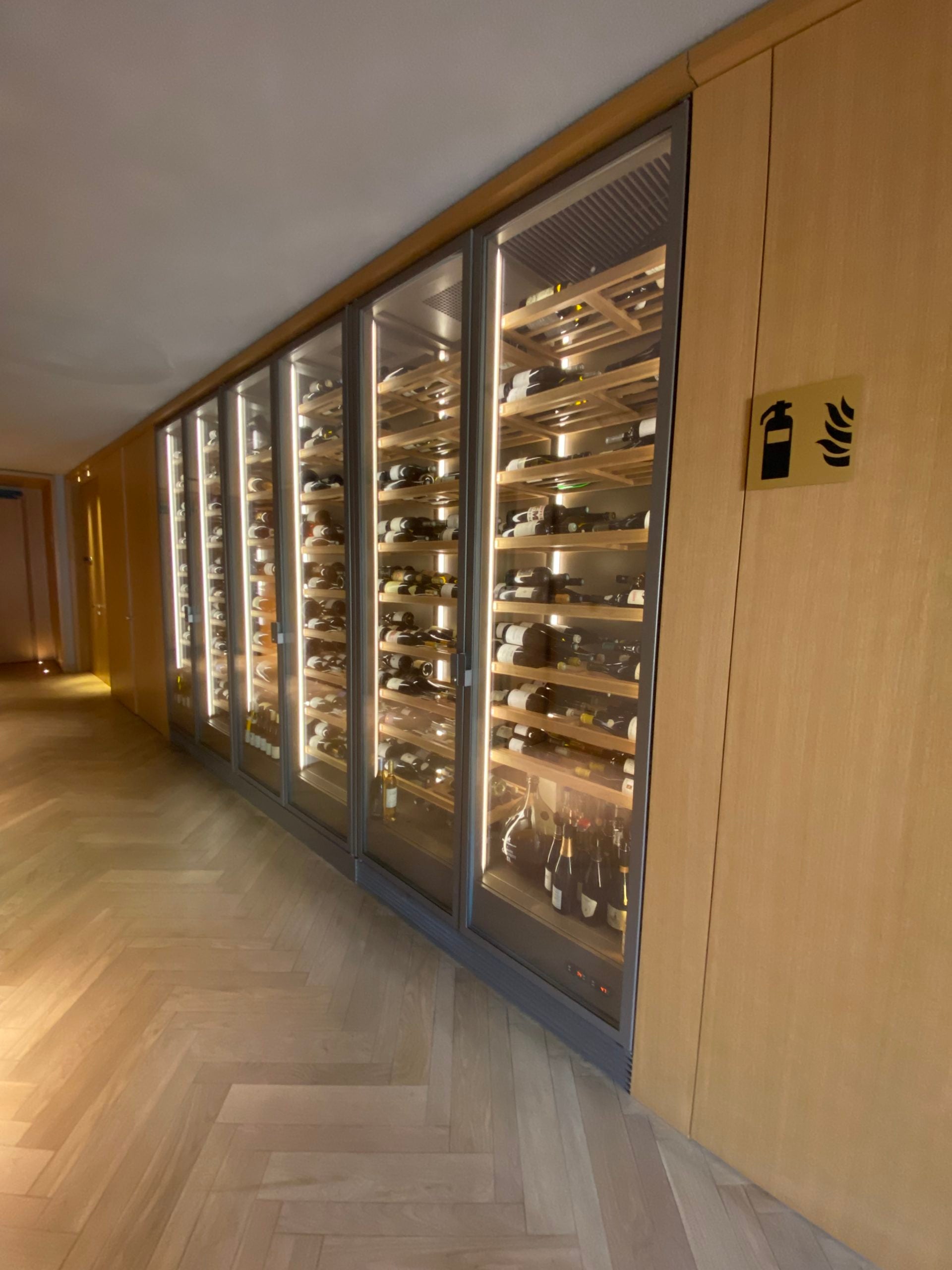 Plusieurs caves à vin réalisées par YD pour Royal Champagne