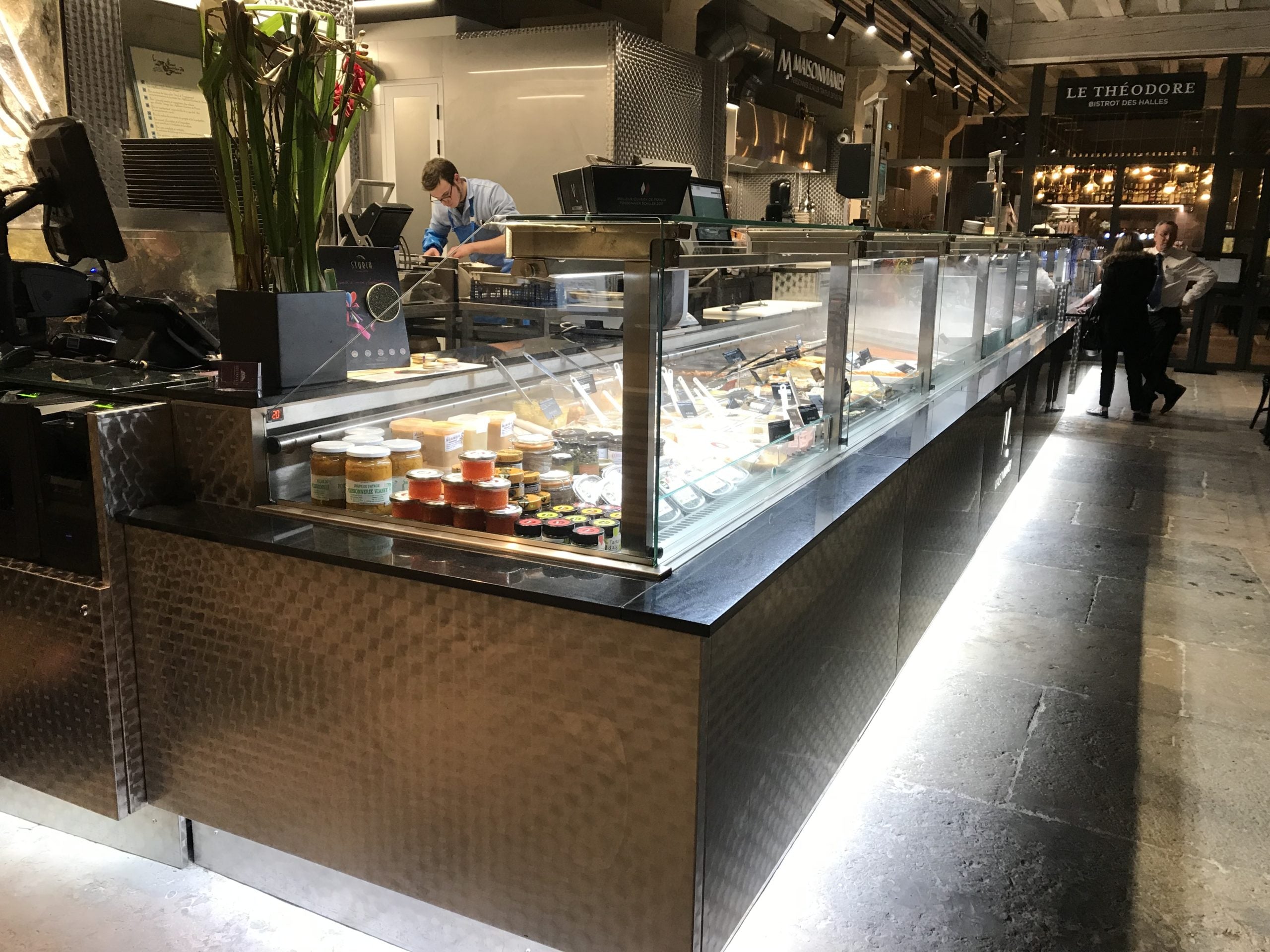 Vitrine réfrigérée de la poissonnerie Vianny réalisée par YD