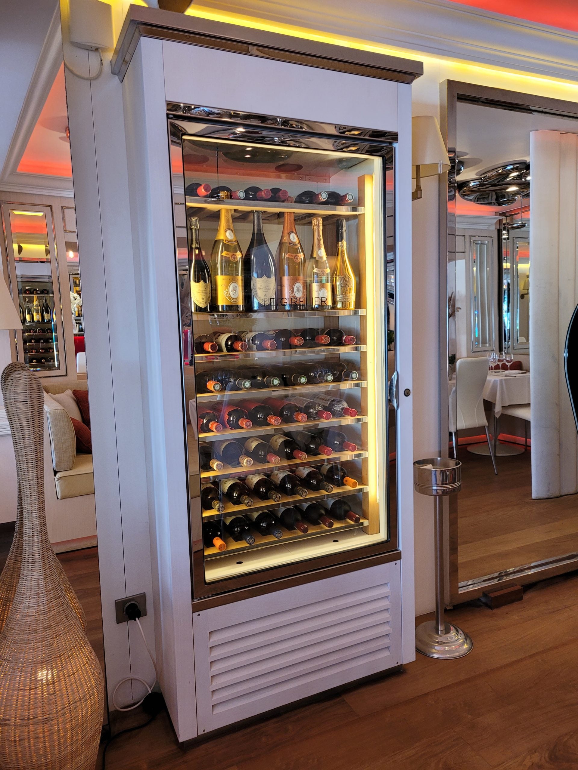 Cave à vin réalisée par YD pour Le Girelier, Saint-Tropez