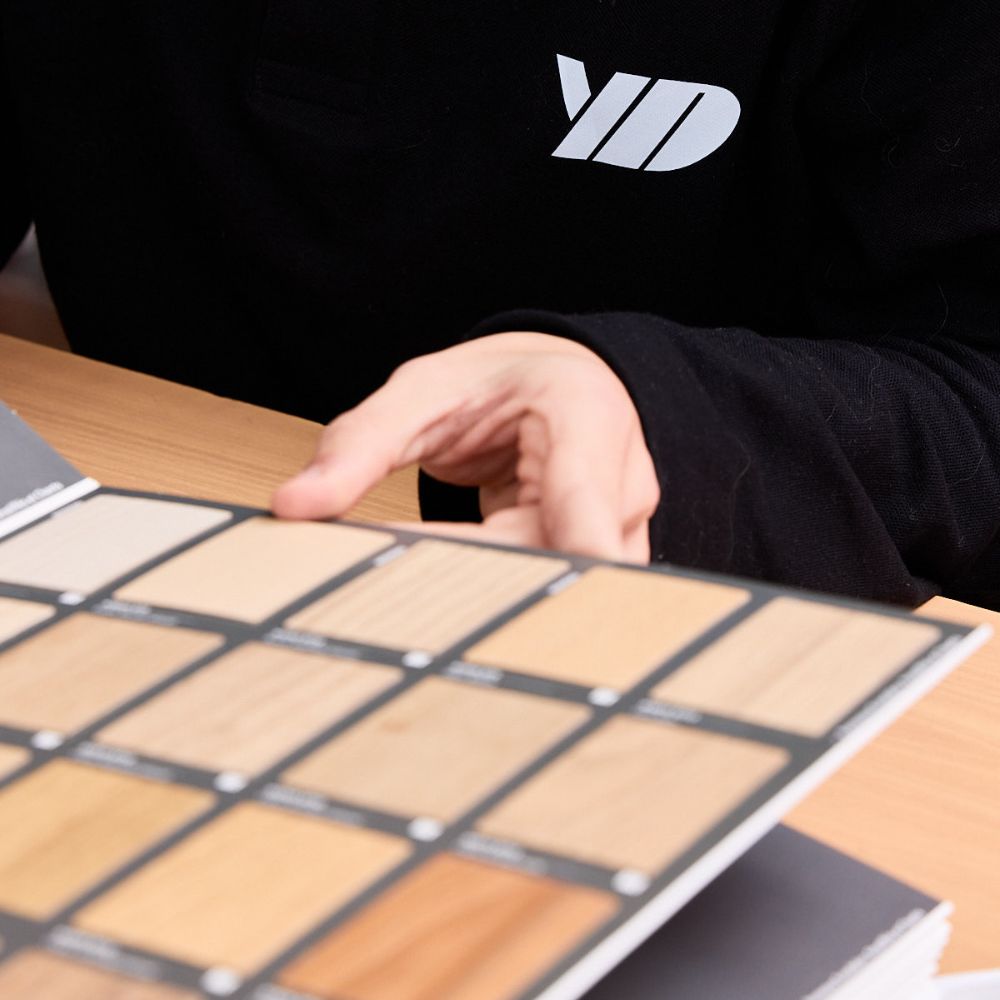 Démonstration de teintes et matériaux pour les vitrines