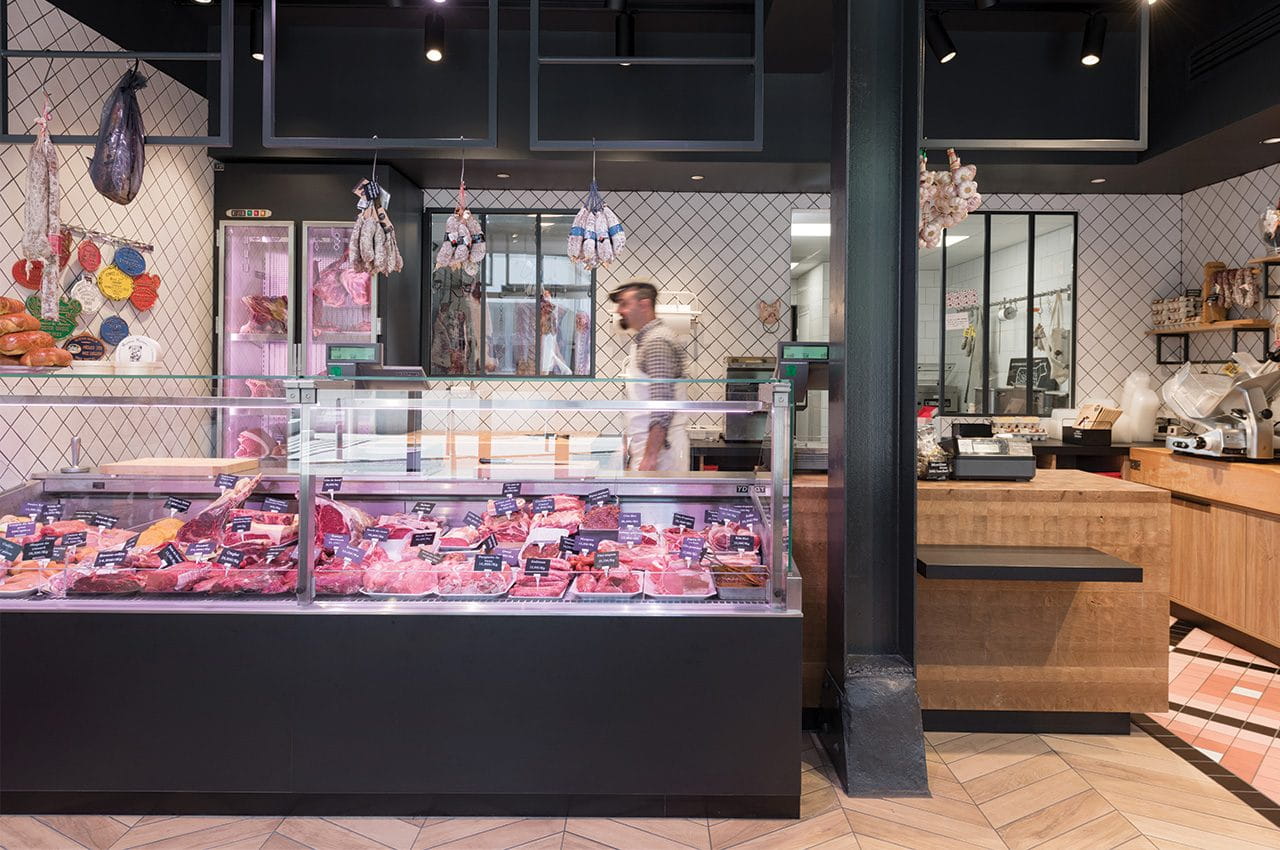 Vitrine réfrigérée chez la Boucherie Pinatel réalisée par YD