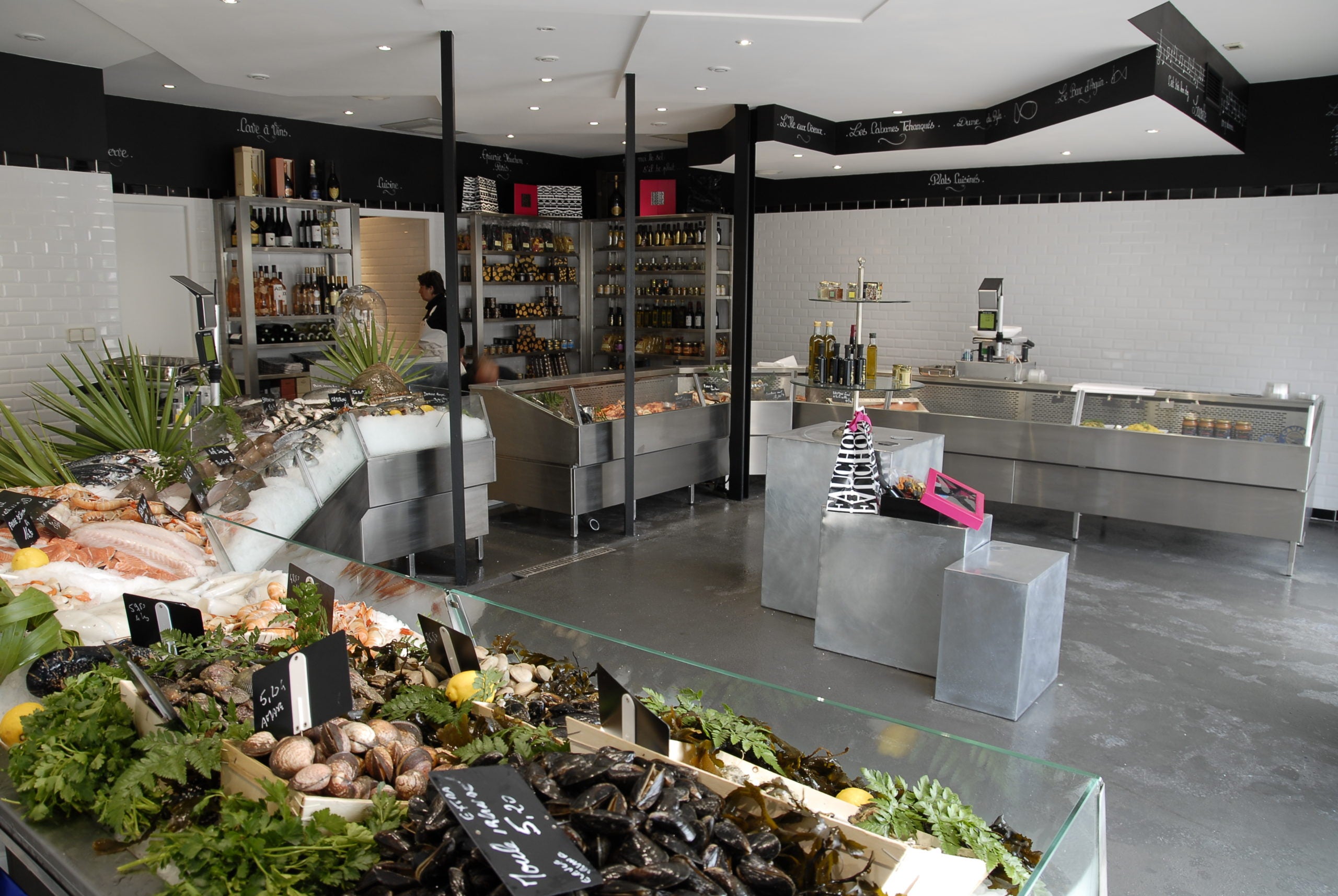 Vitrine réfrigérée de la poissonnerie Laurette réalisée par YD creation