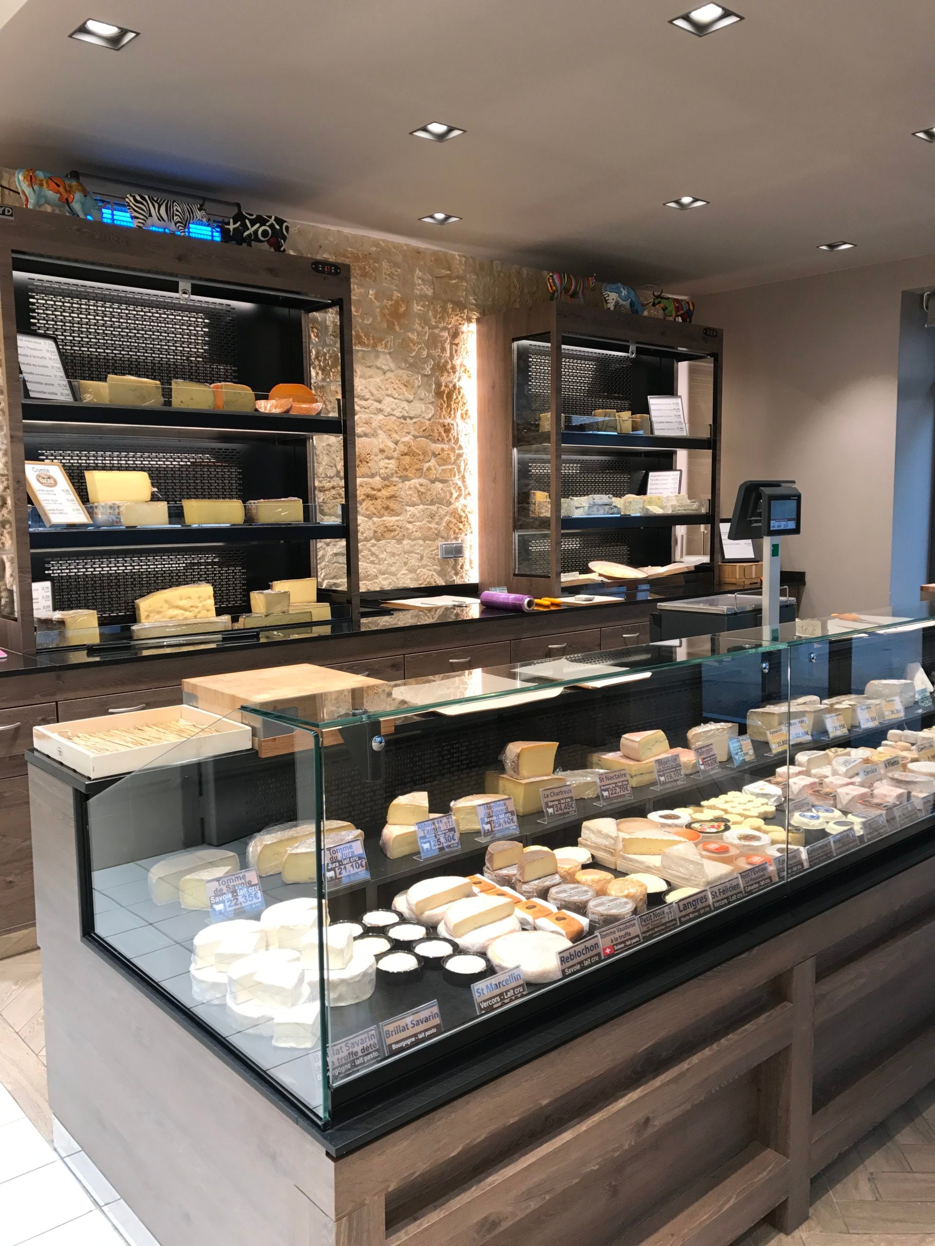 Vitrine réfrigérée Fromagerie Le Gone réalisée par YD