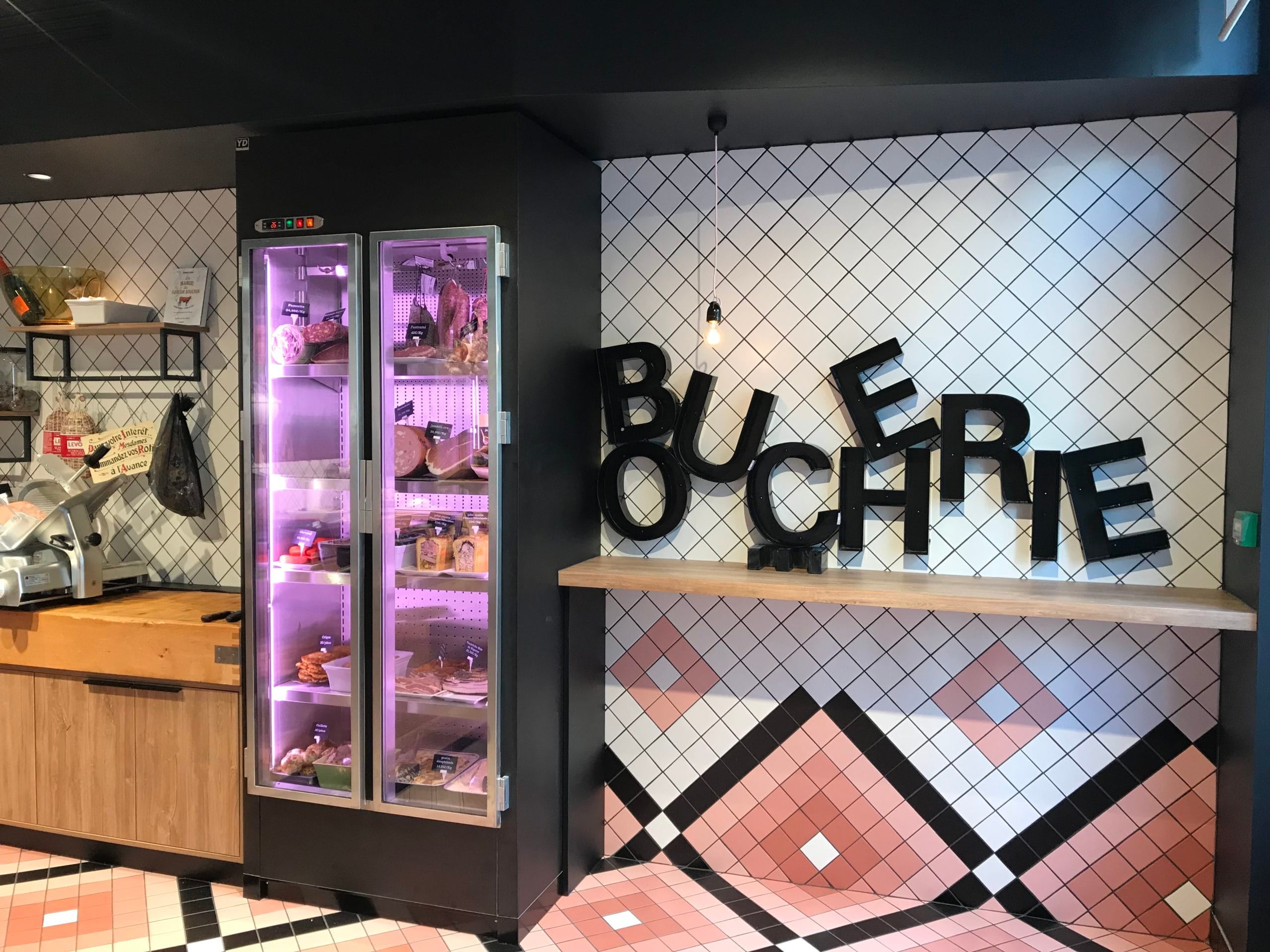 Frigo réfrigérés chez la Boucherie Pinatel réalisée par YD