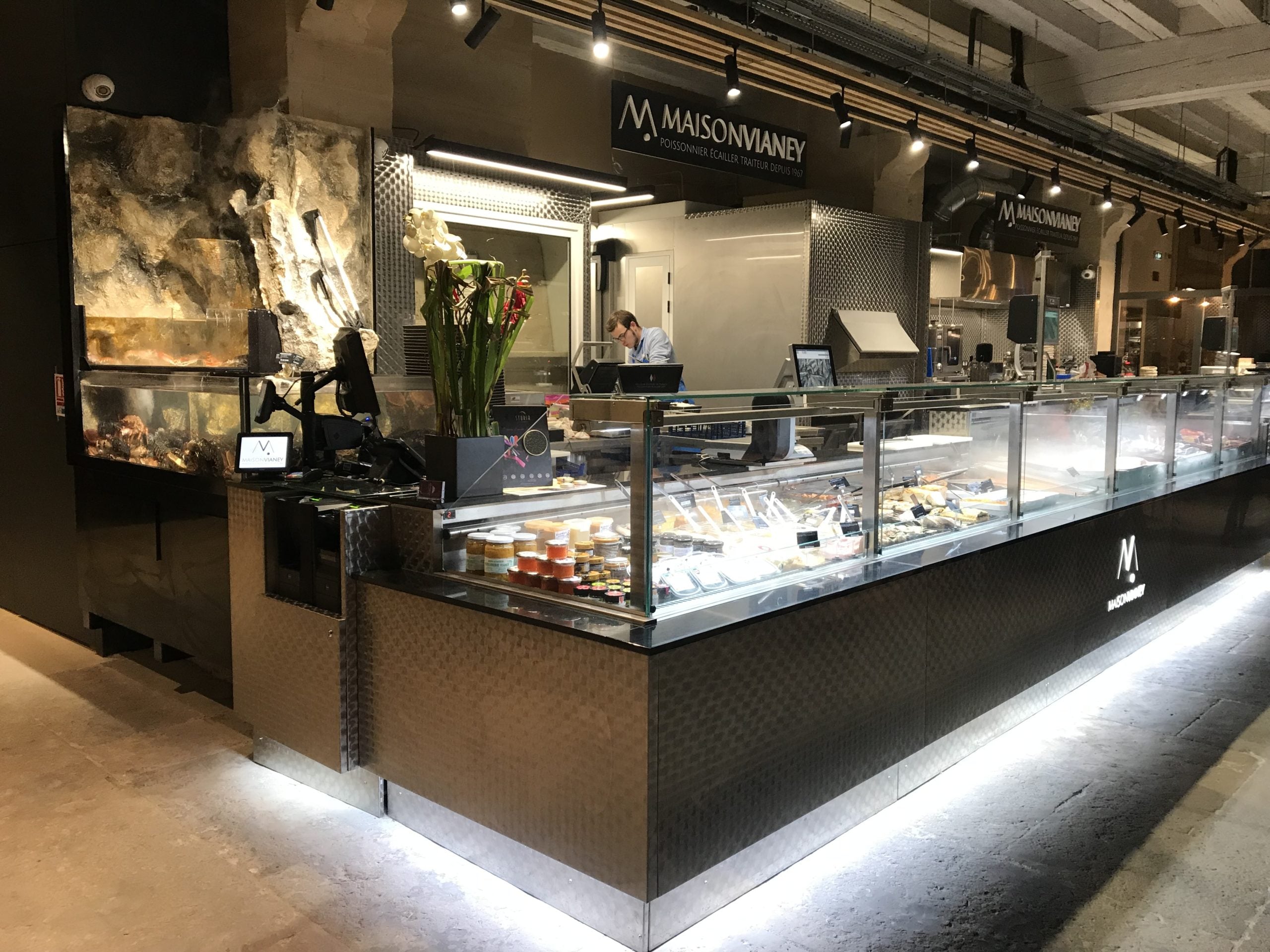 Vitrine réfrigérée de la poissonnerie Vianney réalisée par YD creation