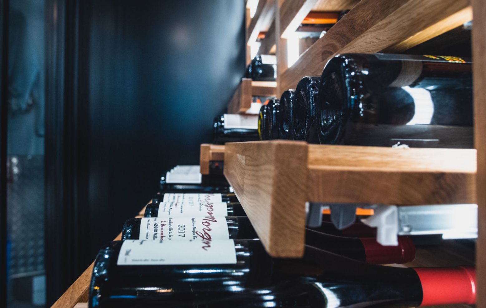 Des bouteilles de vin stockées