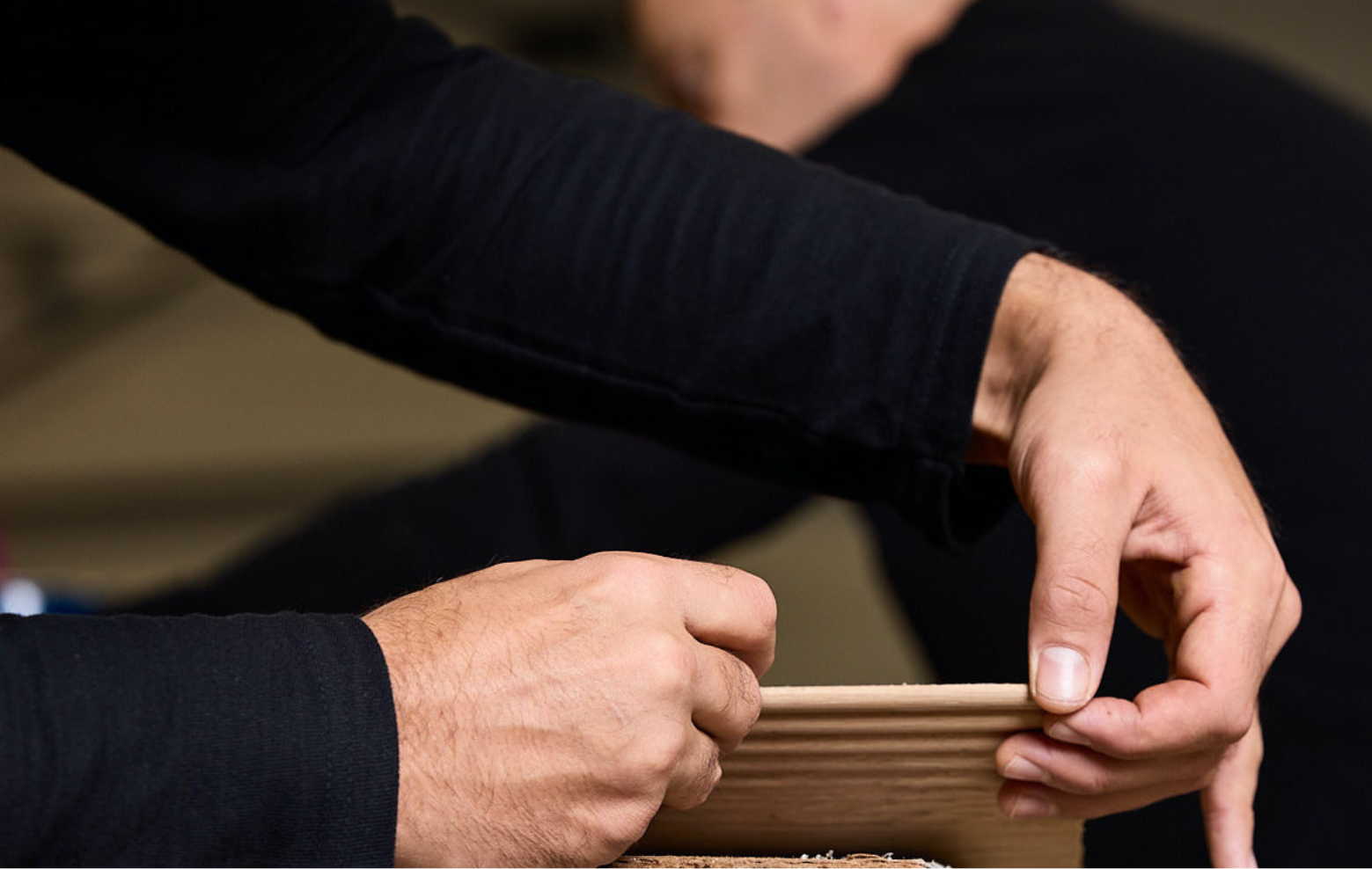 La pose d'une vitrine sur-mesure