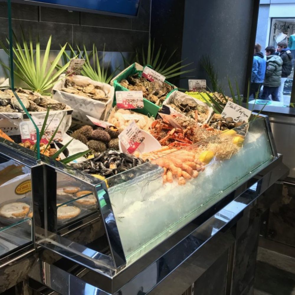 Une vitrine sur-mesure de poissonnerie